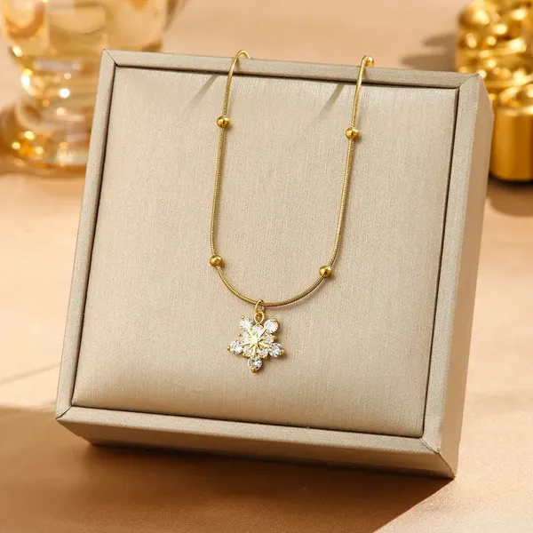 Gold_Snowflake_Pendants_For_Women